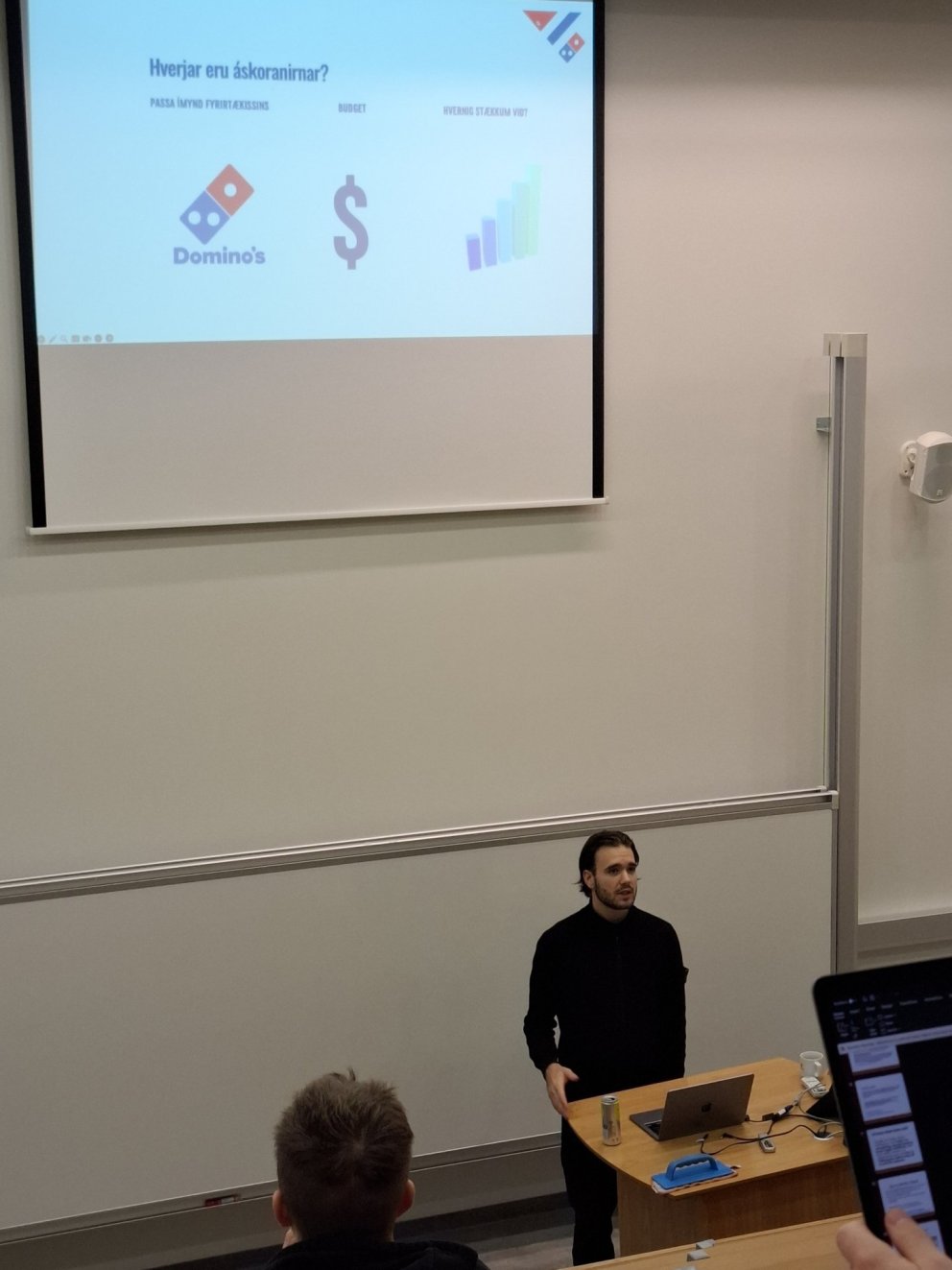 Heimsókn frá Dominos