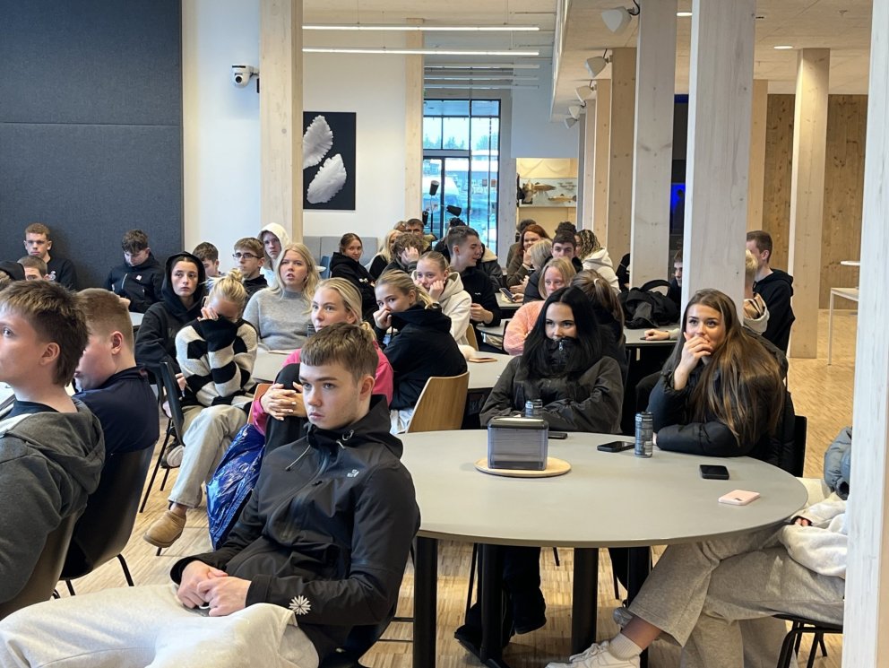 Nemendur í líffræði heimsækja Hafrannsóknarstofnun