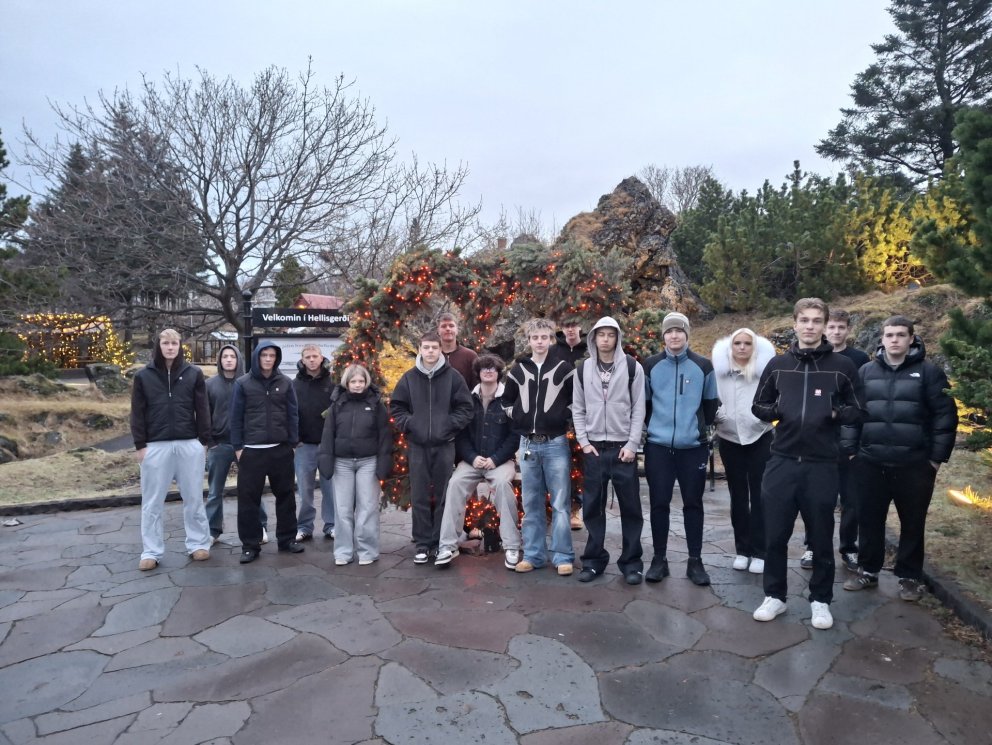 Þjóðfræðinemar hittast í Hellisgerði