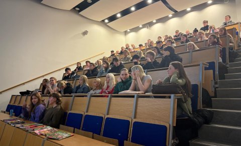 Heimsókn frá rithöfundi