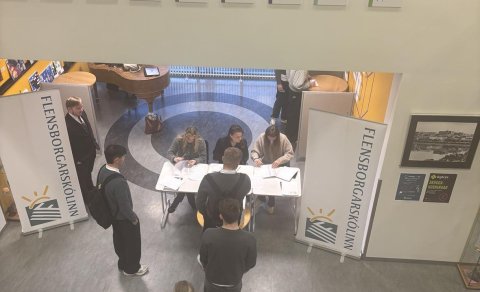 Bréf frá skólameistara: Fréttir úr skólastarfinu - skuggakosningar, dimmisjón, síðustu dagar kennslu…