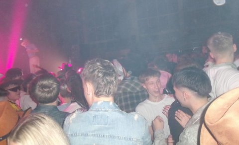 Nýnemadansleikur og fyrirmyndarpottur