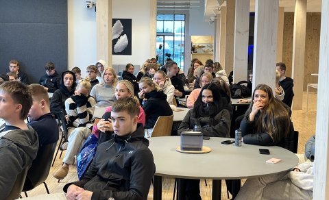 Nemendur í líffræði heimsækja Hafrannsóknarstofnun